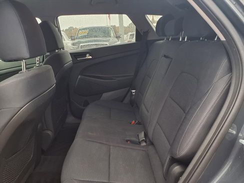 Used 2020 Hyundai Tucson SE image 18