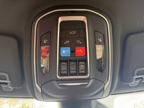New 2026 Jeep Grand Cherokee Limited w/ Luxury Tech Group II RWD image 25