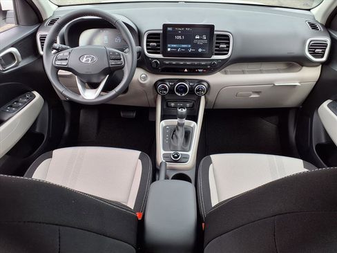 New 2025 Hyundai Venue SEL image 7