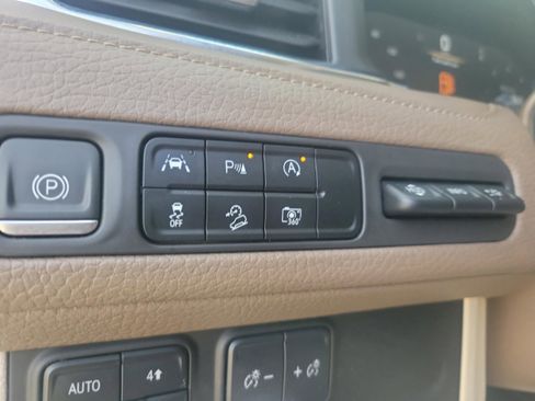 Used 2023 GMC Yukon XL Denali image 30