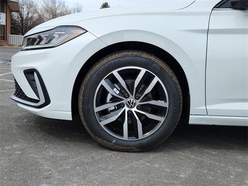 New 2025 Volkswagen Jetta SE image 9