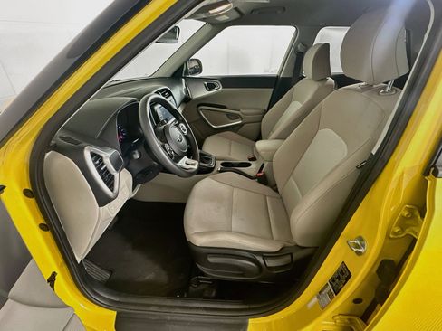 Used 2020 Kia Soul LX FWD image 13