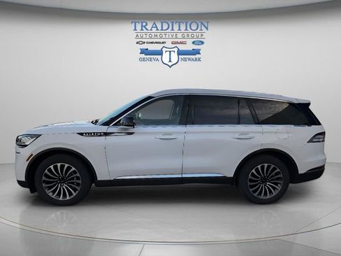 Used 2023 Lincoln Aviator AWD w/ Premium Package image 2