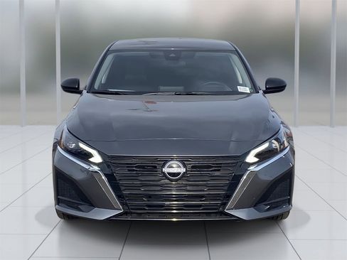 New 2025 Nissan Altima 2.5 SV image 9