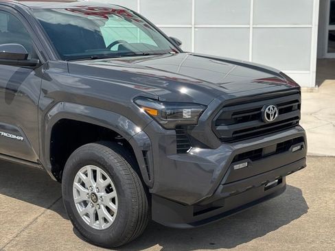 Used 2026 Toyota Tacoma SR5 AWD/4WD image 2