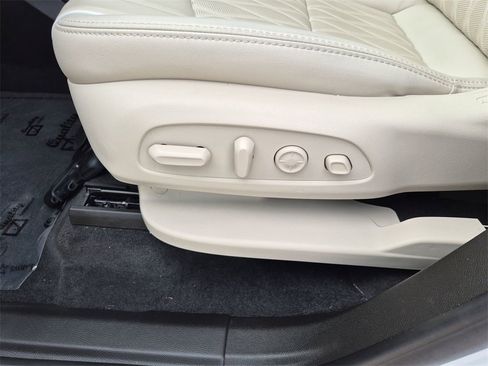 Used 2023 Buick Enclave Avenir w/ Avenir Technology Package image 12