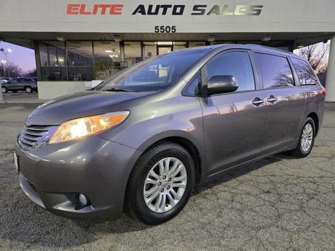 Used 2017 Toyota Sienna Limited image 1