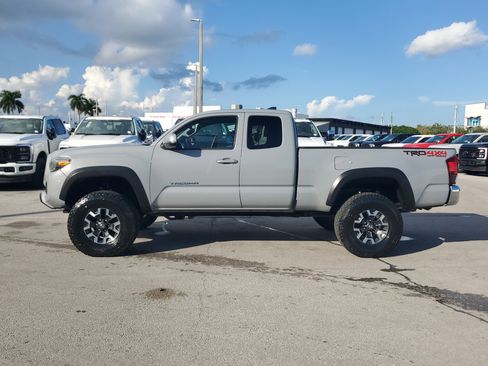 Used 2018 Toyota Tacoma TRD Off-Road image 8