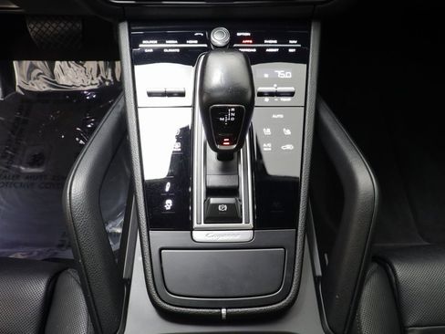 Used 2022 Porsche Cayenne Platinum Edition image 15