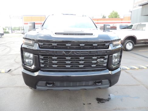 Used 2021 Chevrolet Silverado 2500 Custom w/ Custom Value Package image 4