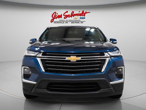 Used 2023 Chevrolet Traverse LT FWD image 2
