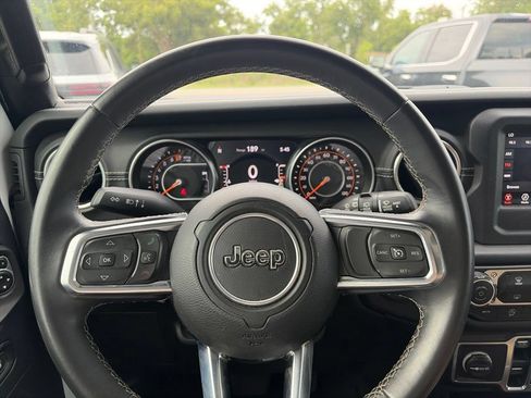 Used 2018 Jeep Wrangler Unlimited Sahara w/ Dual Top Group AWD/4WD image 16