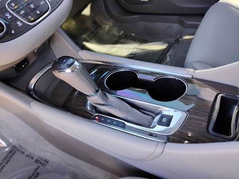 Used 2018 Chevrolet Malibu Premier w/ Premier Sun and Wheel Package image 29