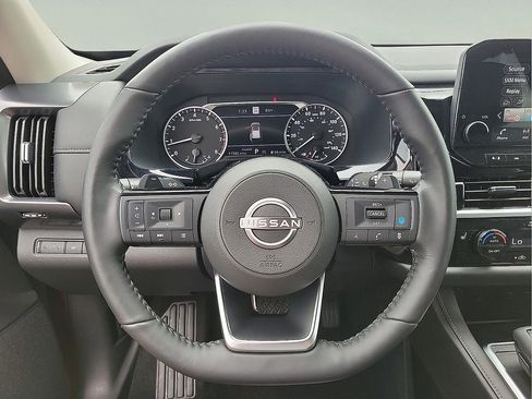 Used 2024 Nissan Pathfinder SL image 20