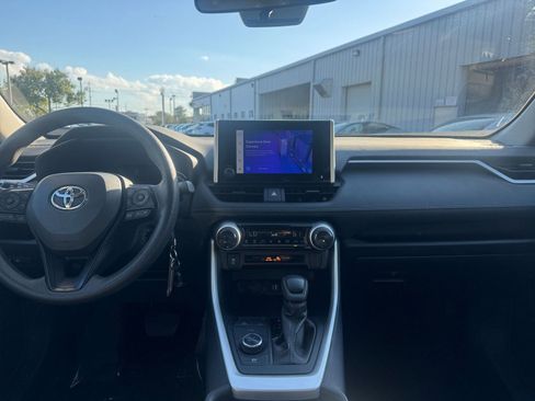 Used 2025 Toyota RAV4 LE image 18