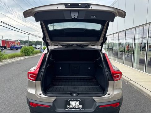 Used 2023 Volvo XC40 B5 Plus w/ Climate Package AWD/4WD image 11