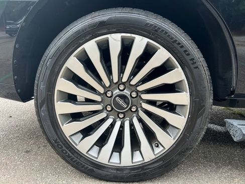 Used 2021 Lincoln Navigator Reserve AWD/4WD image 23