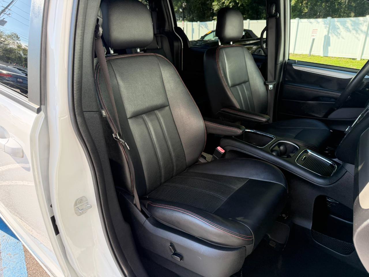 Used 2019 Dodge Grand Caravan GT FWD image 42