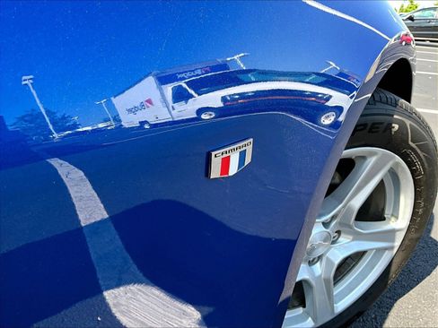 Used 2016 Chevrolet Camaro LT RWD image 22