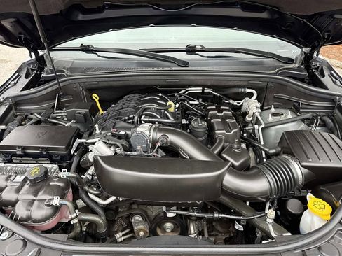 Used 2024 Dodge Durango GT AWD/4WD image 3