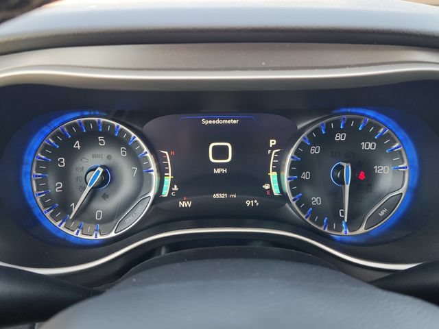 Used 2023 Chrysler Pacifica Touring-L FWD image 17
