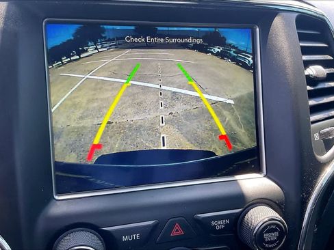 Used 2018 Jeep Grand Cherokee Overland RWD image 24