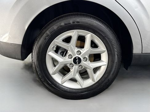 Used 2025 Kia Soul LX w/ LX Technology Package image 32