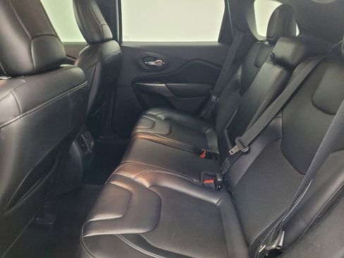 Used 2020 Jeep Cherokee Latitude Plus w/ Cold Weather Group image 18