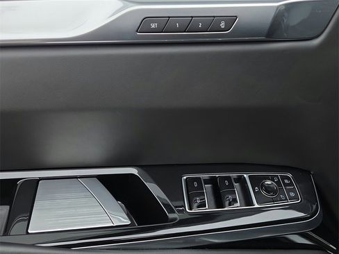 Used 2025 Cadillac Escalade ESV V image 7