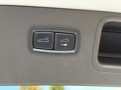 Certified 2023 Porsche Macan AWD/4WD image 16