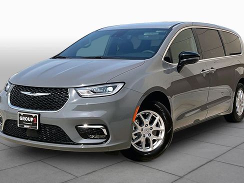 Used 2025 Chrysler Pacifica Select FWD image 1