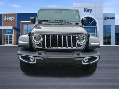 Used 2025 Jeep Wrangler Unlimited Sahara AWD/4WD image 9