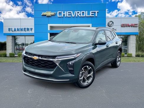 Used 2025 Chevrolet Trax LT FWD image 1