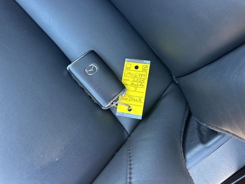 Used 2025 MAZDA MAZDA3 s image 34