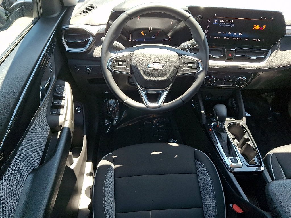 Used 2026 Chevrolet TrailBlazer LT w/ Convenience Package FWD image 11