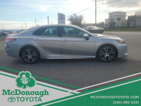 Used 2020 Toyota Camry SE image 5