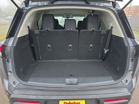 Used 2025 Nissan Pathfinder S image 10