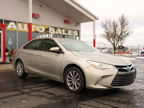 Used 2015 Toyota Camry XLE image 3