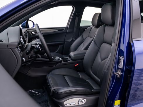 Certified 2026 Porsche Macan AWD/4WD image 5