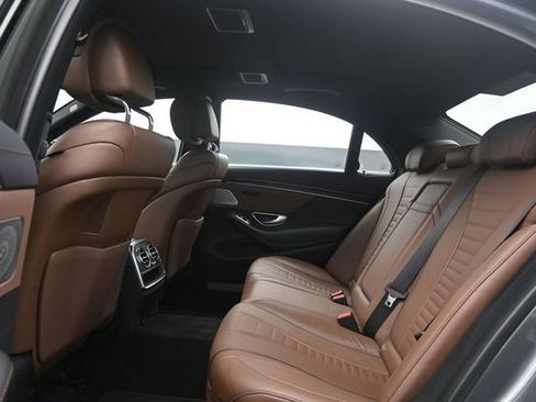 Used 2020 Mercedes-Benz S 560 4MATIC Sedan w/ Premium Package image 11