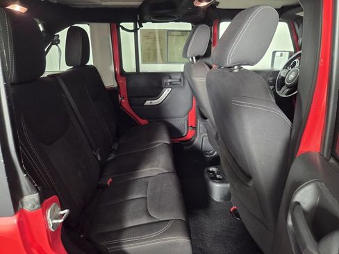 Used 2013 Jeep Wrangler Unlimited Sahara w/ Connectivity Group AWD/4WD image 30