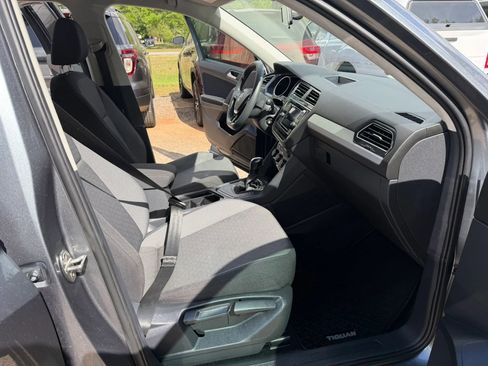 Used 2020 Volkswagen Tiguan S image 10