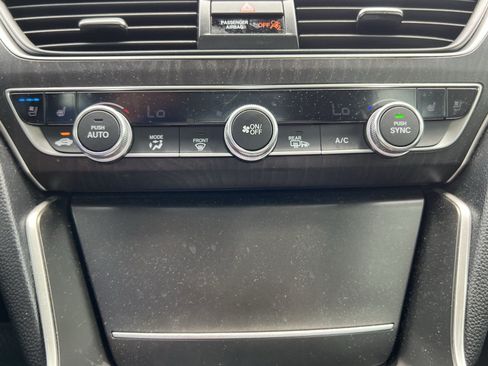 Used 2021 Honda Accord Touring image 30