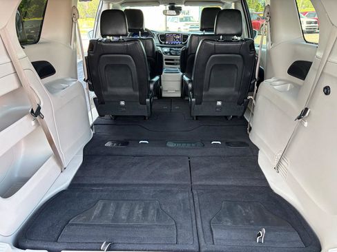 Used 2022 Chrysler Pacifica Touring-L FWD image 30