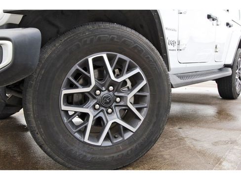 Used 2024 Jeep Wrangler Unlimited Sahara AWD/4WD image 28