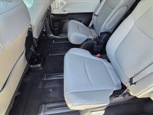 Used 2025 Toyota Sienna XLE AWD/4WD image 17