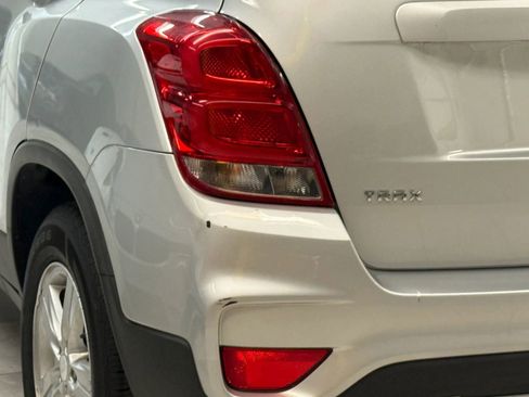 Used 2020 Chevrolet Trax LT w/ LT Convenience Package image 12