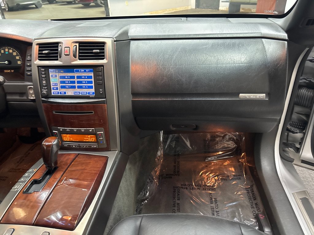 Used 2006 Cadillac XLR RWD image 37