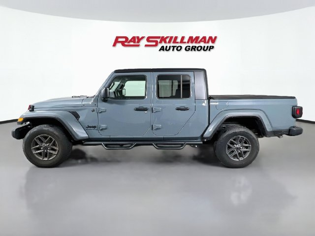 Used 2024 Jeep Gladiator Sport AWD/4WD image 4