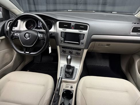 Used 2015 Volkswagen Golf S image 28